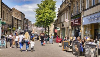 Major UK fashion retailer plunges into administration with 40 stores at risk - full list | UK | News