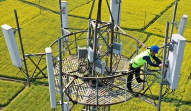 UK telecommunications company plunges into administration | UK | News