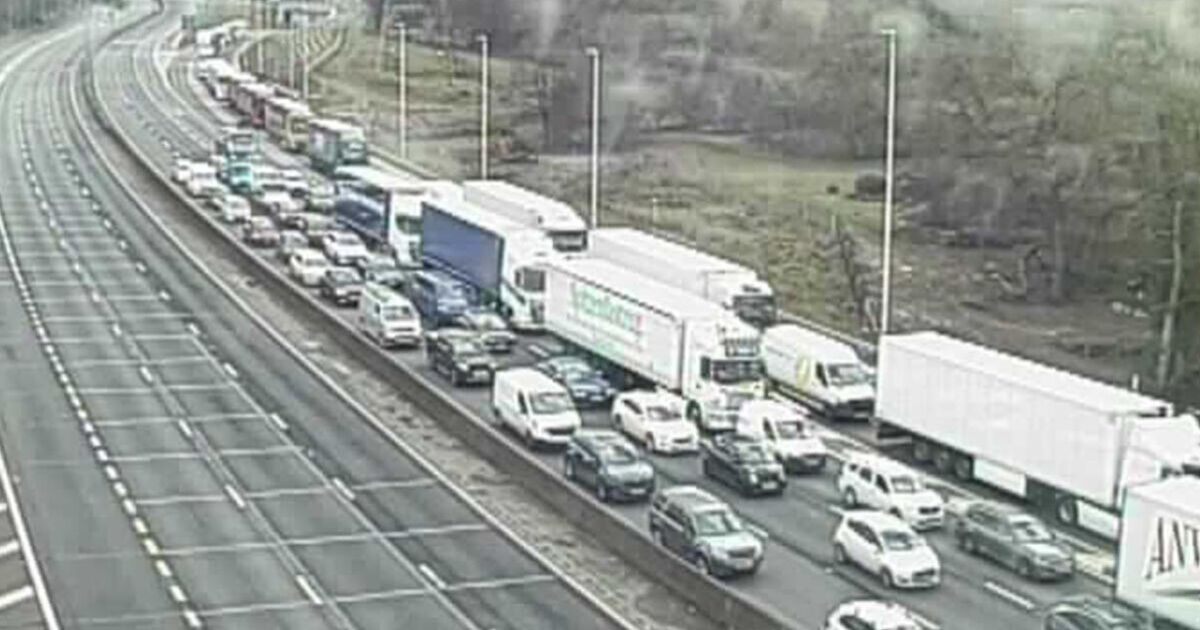 M25 traffic LIVE: Chaos as all lanes closed on major motorway | UK | News