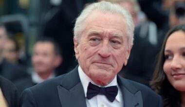 De Niro Urges Trump's Removal Amid Emotional Appeal - 조선일보