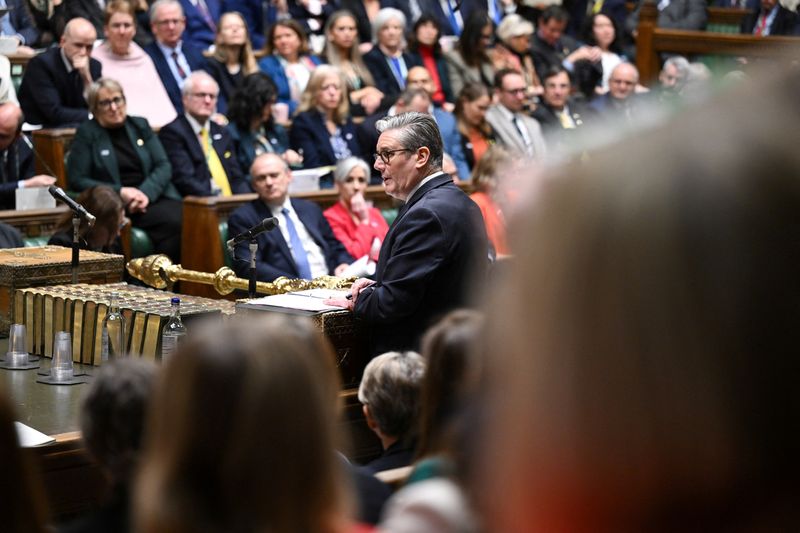 UK borrowing costs rise as concerns about Starmer's future mount