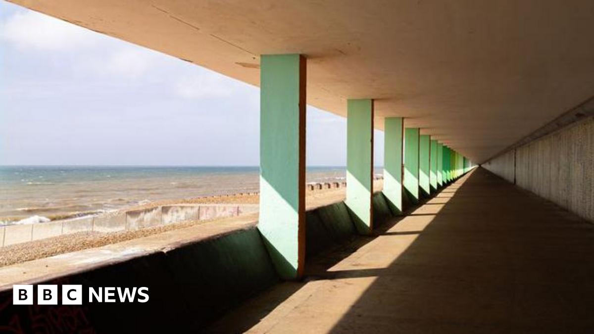 Broken glass is used to decorate the walls of Bottle Alley. The glass pieces are collected in shades of green and brown with occasional yellow fragments and there are separate panels decorated in a smaller pattern at intervals.