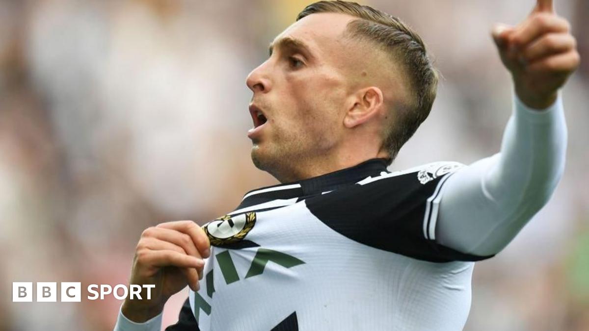 Gerard Deulofeu after tearing his anterior cruciate ligament