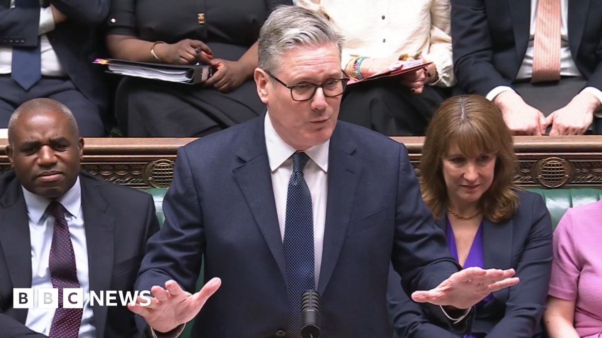 Sir Keir Starmer speaks in the Commons at Prime Minister's Questions. He wears a navy jacket, a white shirt and a navy tie.
