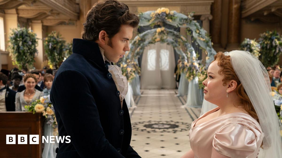 Luke Thompson as Benedict Bridgerton, Yerin Ha as Sophie Baek in episode 401 of Bridgerton. Cr. Liam Daniel/Netflix