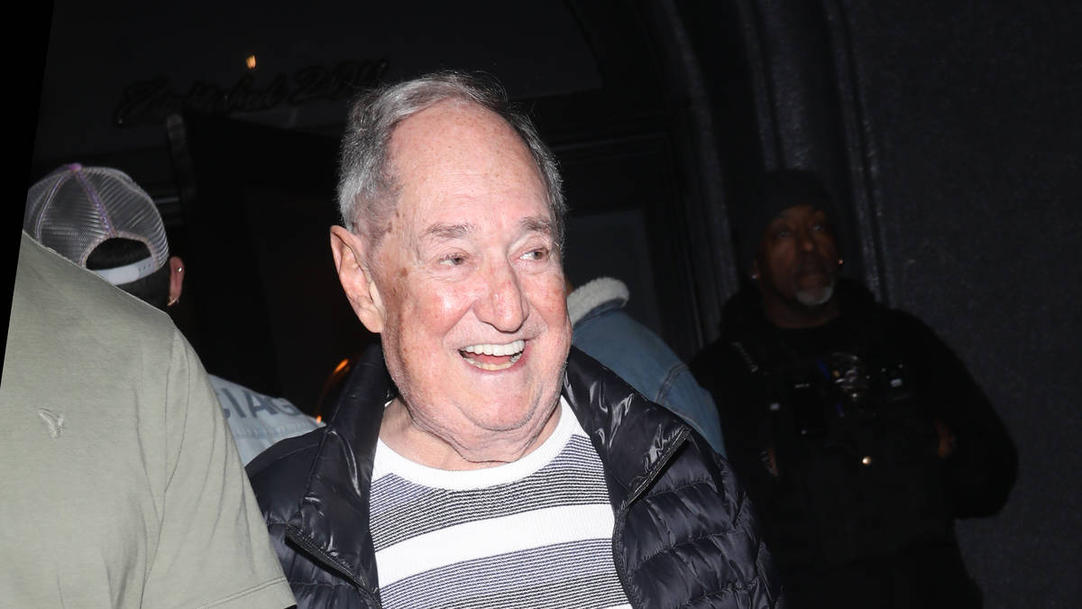 'Rock and roll legend' Neil Sedaka dies aged 86