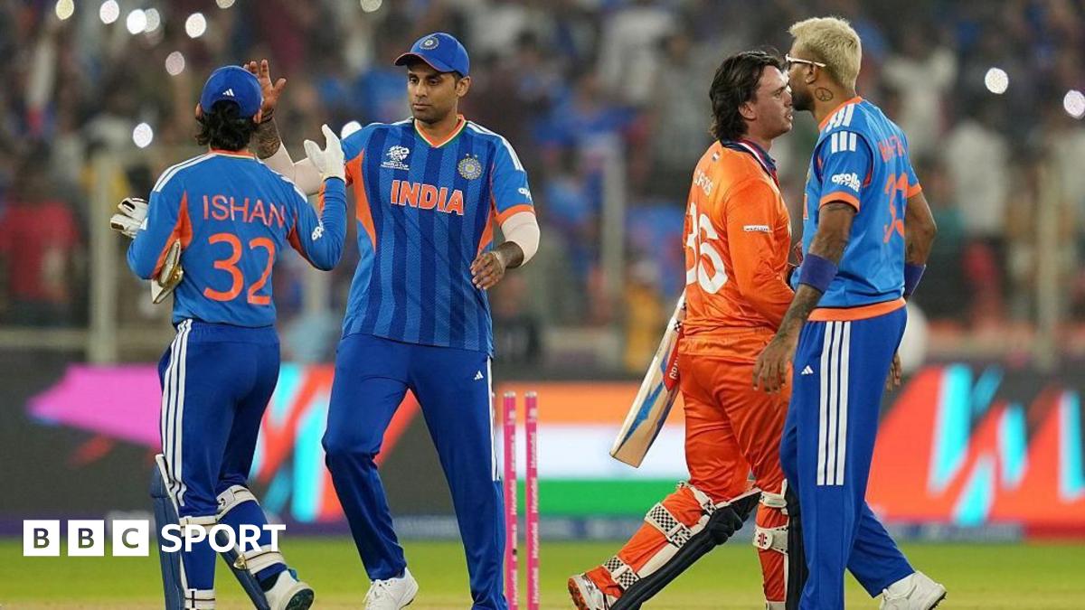 Mitchell Marsh looks on