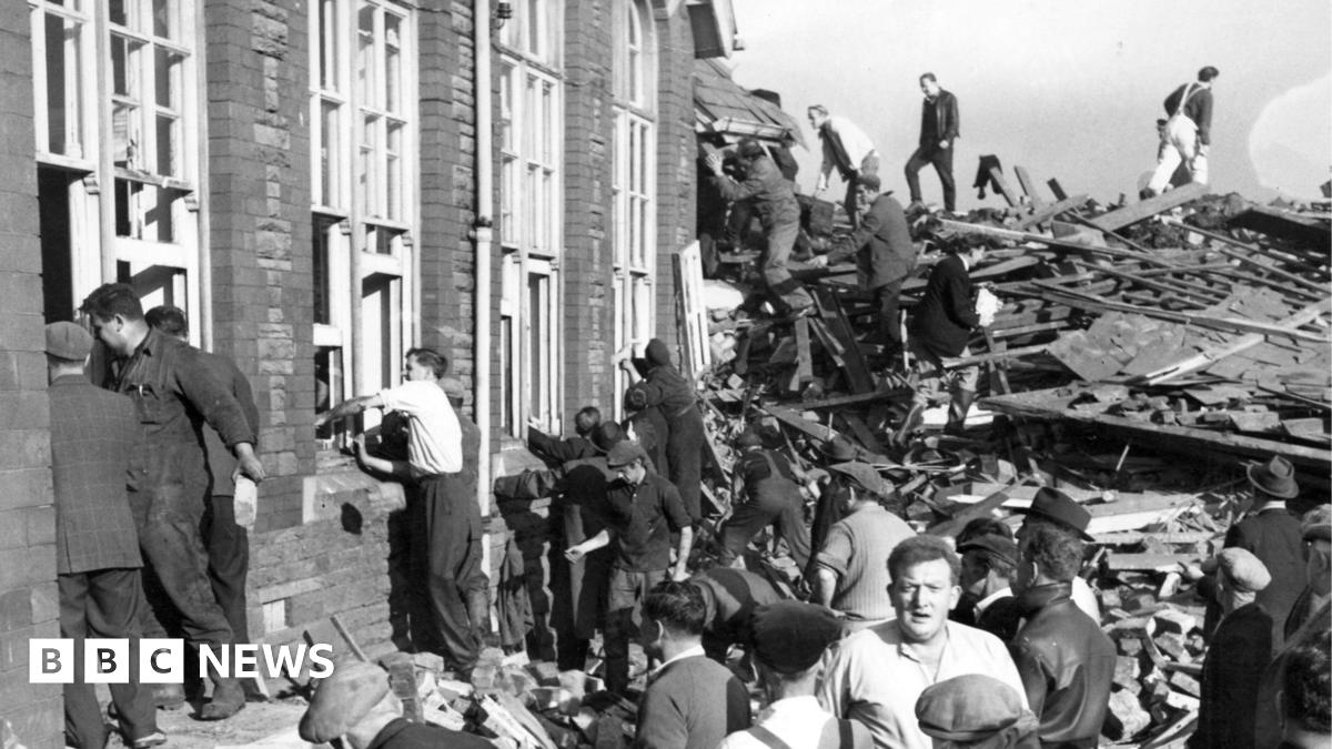 Paul Mescal and Gracie Abrams