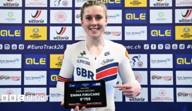 Emma Finucane with sign showing her world record