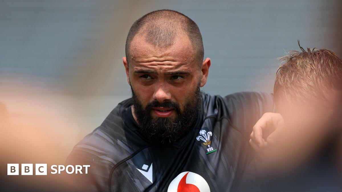 Josh Macleod in a Wales huddle