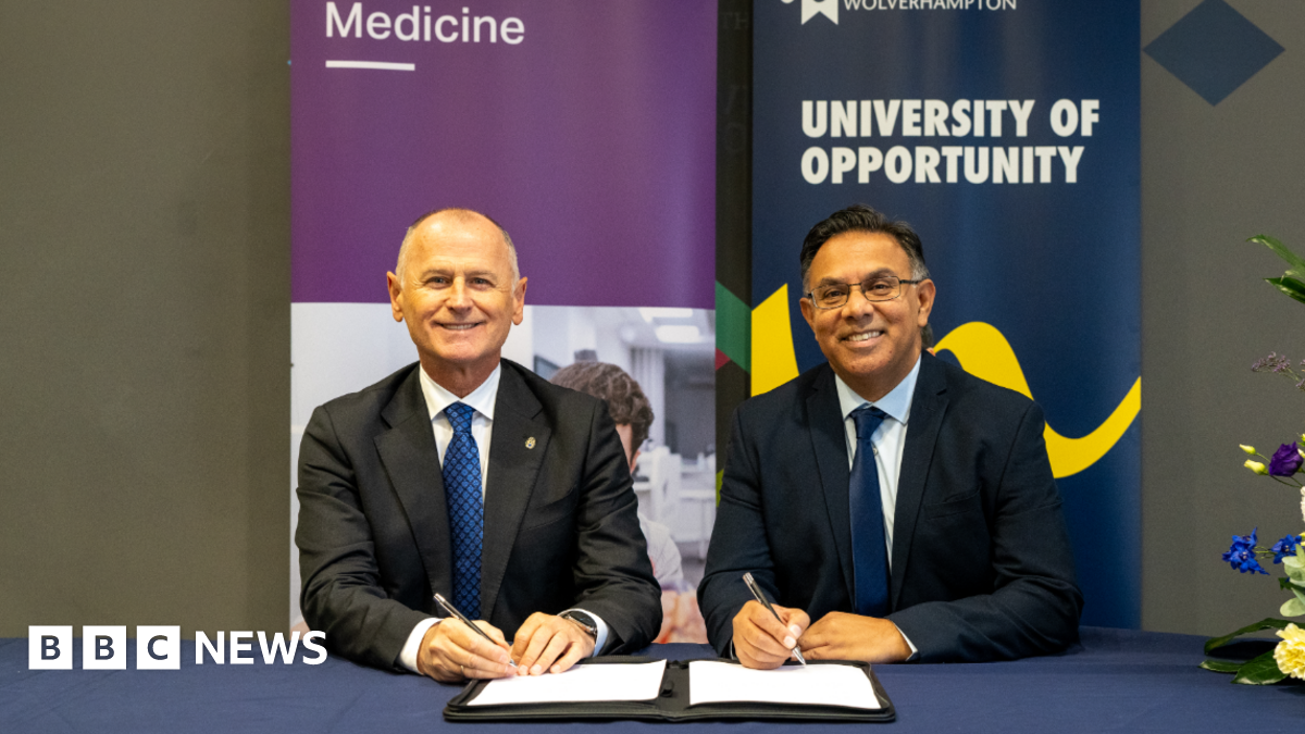 Commandos land on a cocoa farm in Colombia. They are wearing military-looking uniforms with helmets, and disembarking from a helicopter.