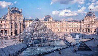 Arrests made over alleged €10m Louvre ticket scam - The Art Newspaper