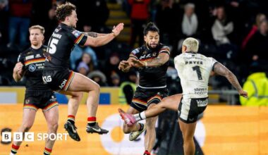 Bradford Bulls defenders try in vain to stop Will Pryce's drop goal attempt