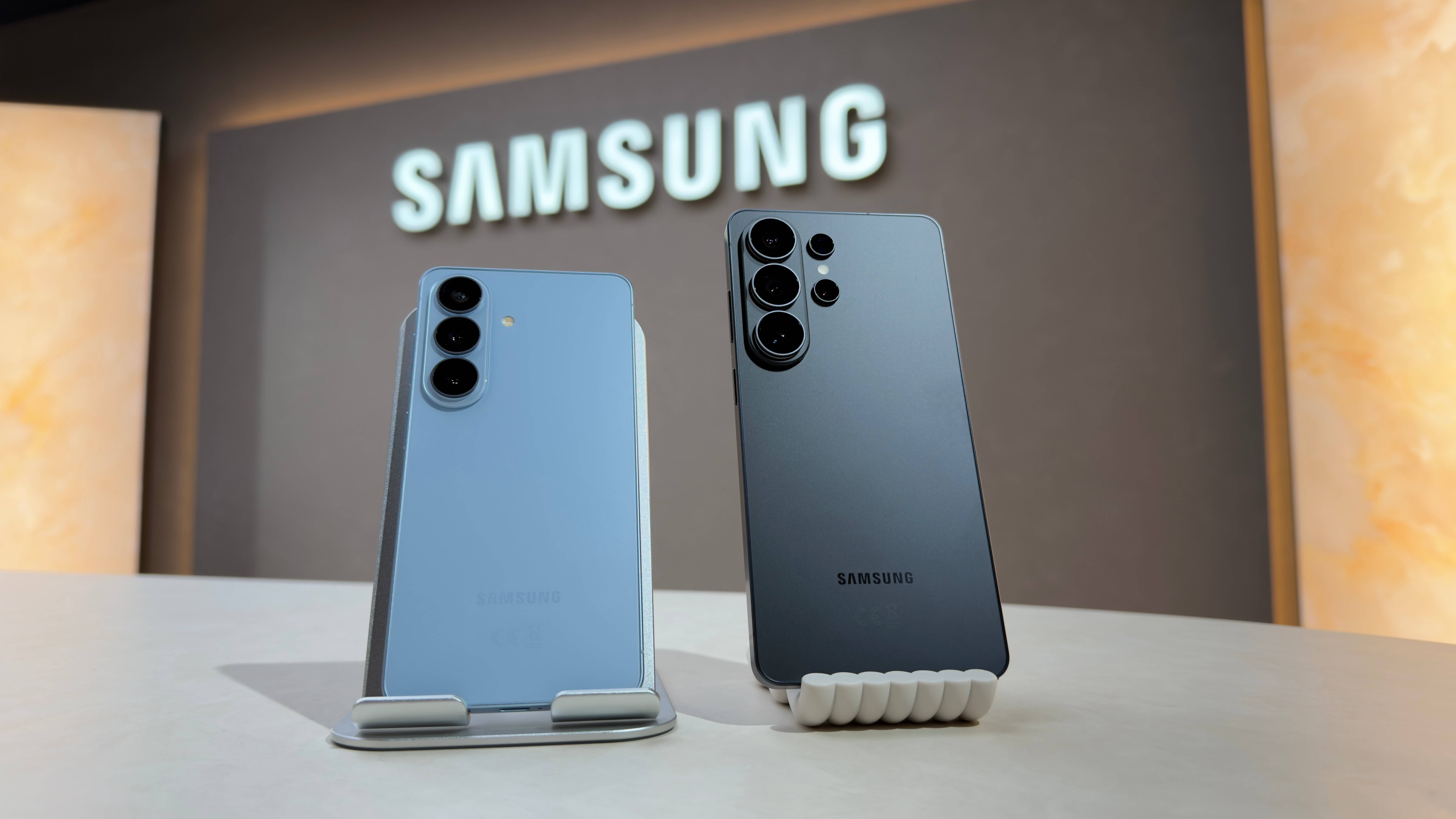 The Samsung Galaxy S26 and Samsung Galaxy S26 Ultra on stands
