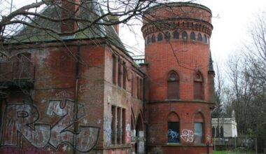 Search for restoration partner for Ladywell Playtower begins