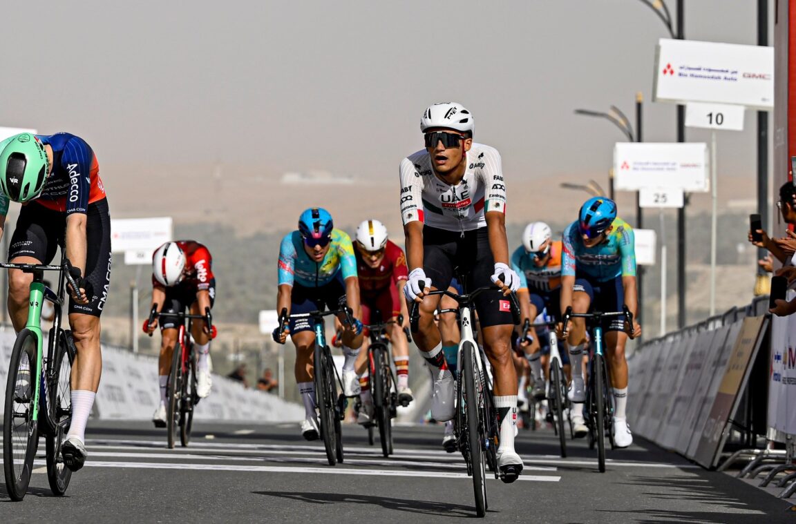 Dunbar holds firm as Del Toro wins in sensational style