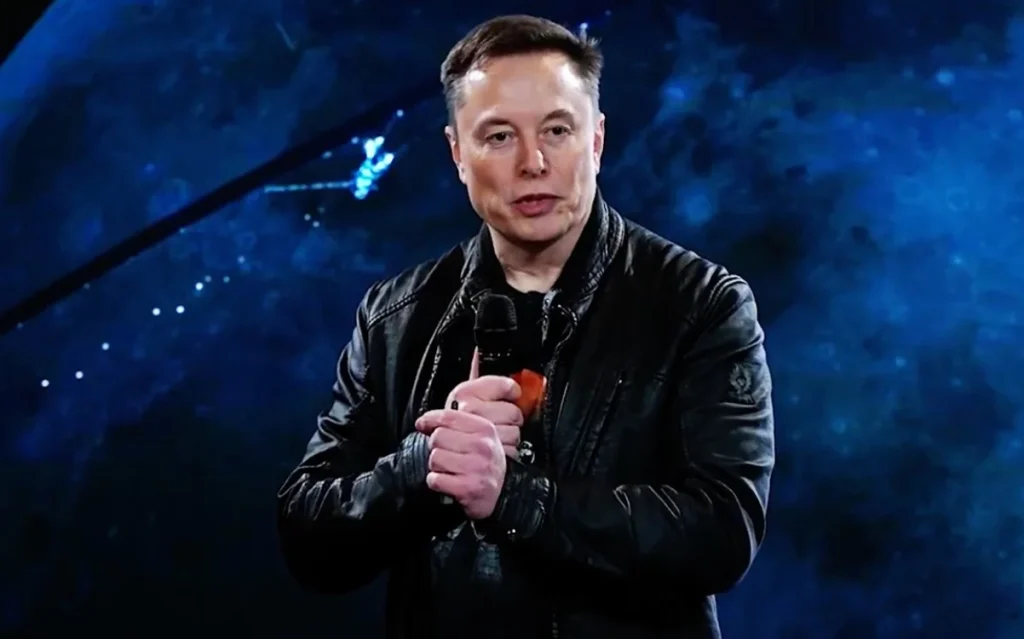 Elon Musk still wants to go to Mars, but apparently the latest idea is go to the Moon first