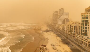 Climate change likely to bring more dust storms, earlier in the year, expert says