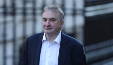 UK civil service chief’s exit payment likely to be even higher than £260k – POLITICO