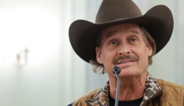 Kid Rock under fire over resurfaced ‘Cool, Daddy Cool’ song lyrics - The Independent