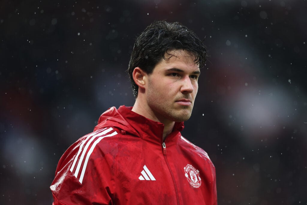 Senne Lammens warms up at Old Trafford