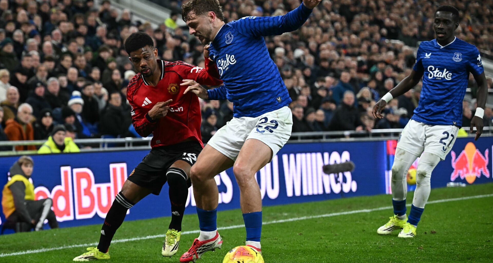 Gary Neville described Jarrad Branthwaite decision that went against Man United vs Everton as 'absolute madness'