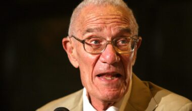 Thousands of executives aren't seeing AI productivity boom, reminding economists of IT-era paradox