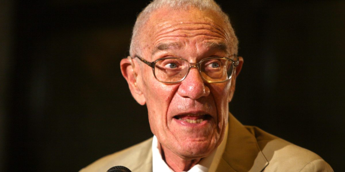 Thousands of executives aren't seeing AI productivity boom, reminding economists of IT-era paradox