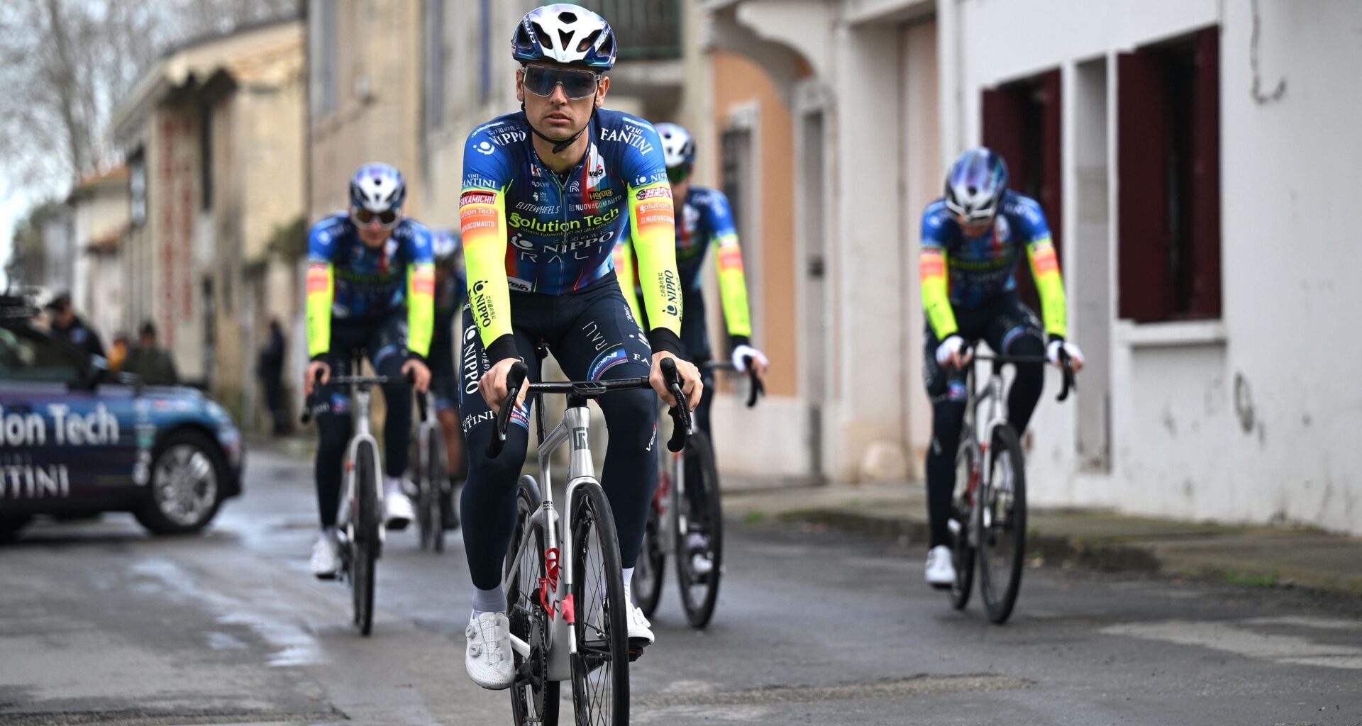 Giro di Sardegna: Dušan Rajović wins stage 3 thanks to bike throw in tight sprint