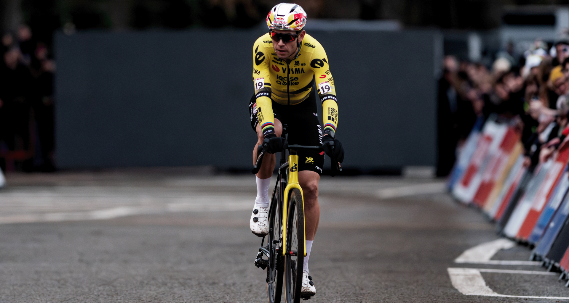 Down on luck and momentum – The nightmare continues for Wout van Aert and Visma-Lease a Bike