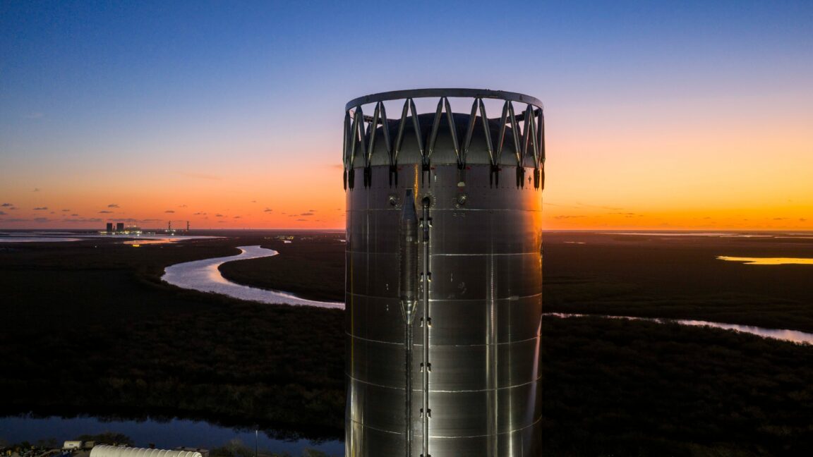 Rocket Report: SpaceX probes upper stage malfunction; Starship testing resumes