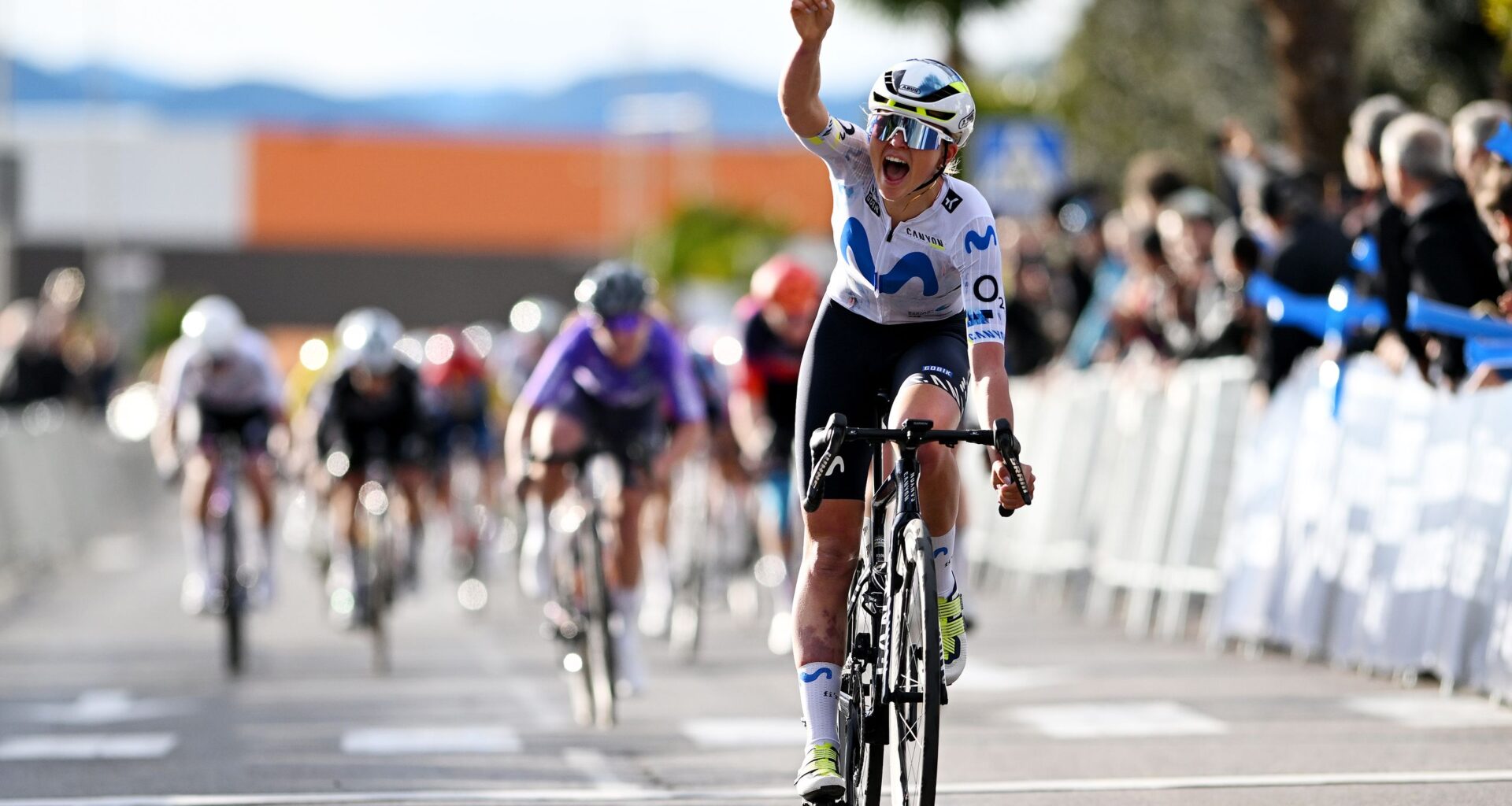 'It was really a team effort' – Cat Ferguson dodges crash to win second race of season at Setmana Valenciana
