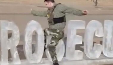 ICE sculpture hilariously destroyed by Trump goon