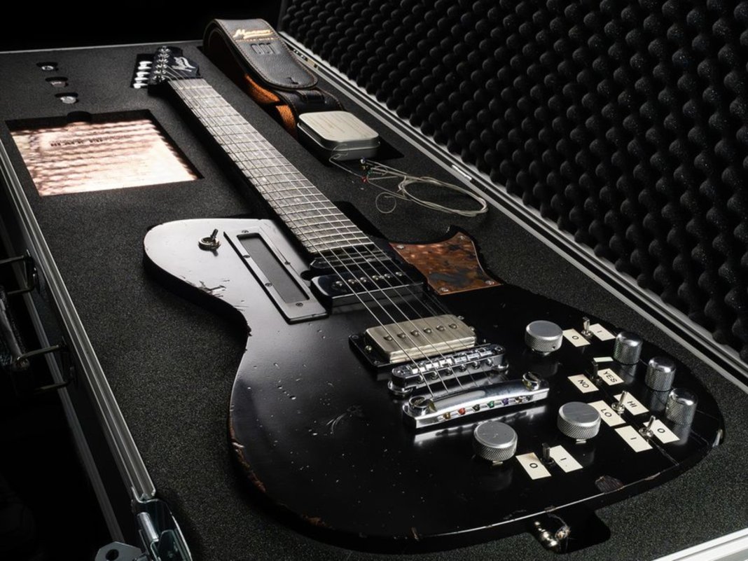 Manson and Matt Bellamy have faithfully recreated the crazy guitar from Muse's Time Is Running Out video