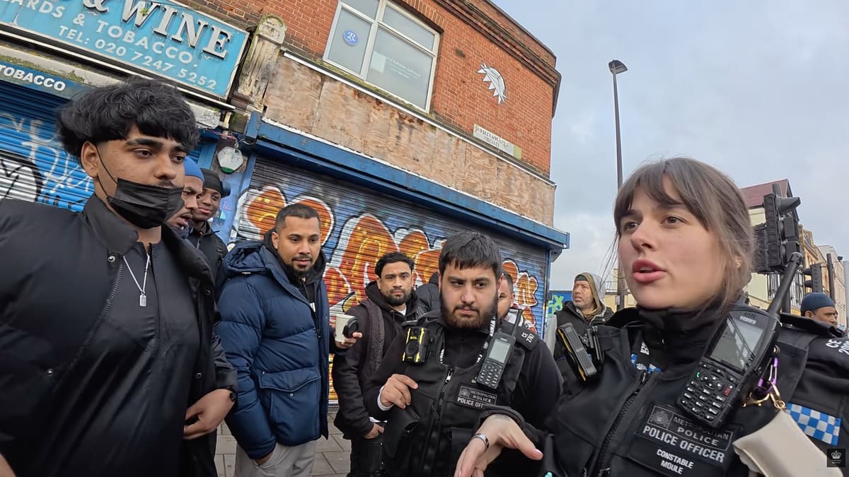 'This is a Muslim area': Moment Met Police officer confronted as she defends preacher - London Evening Standard