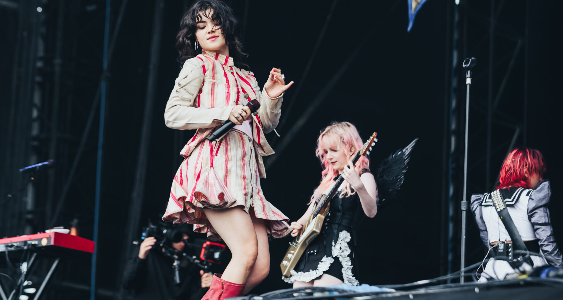 The Last Dinner Party take us on “the endless carousel of being in a relationship you know you shouldn’t be in” on new ‘Help(2)’ song ‘Let’s Do It Again!’