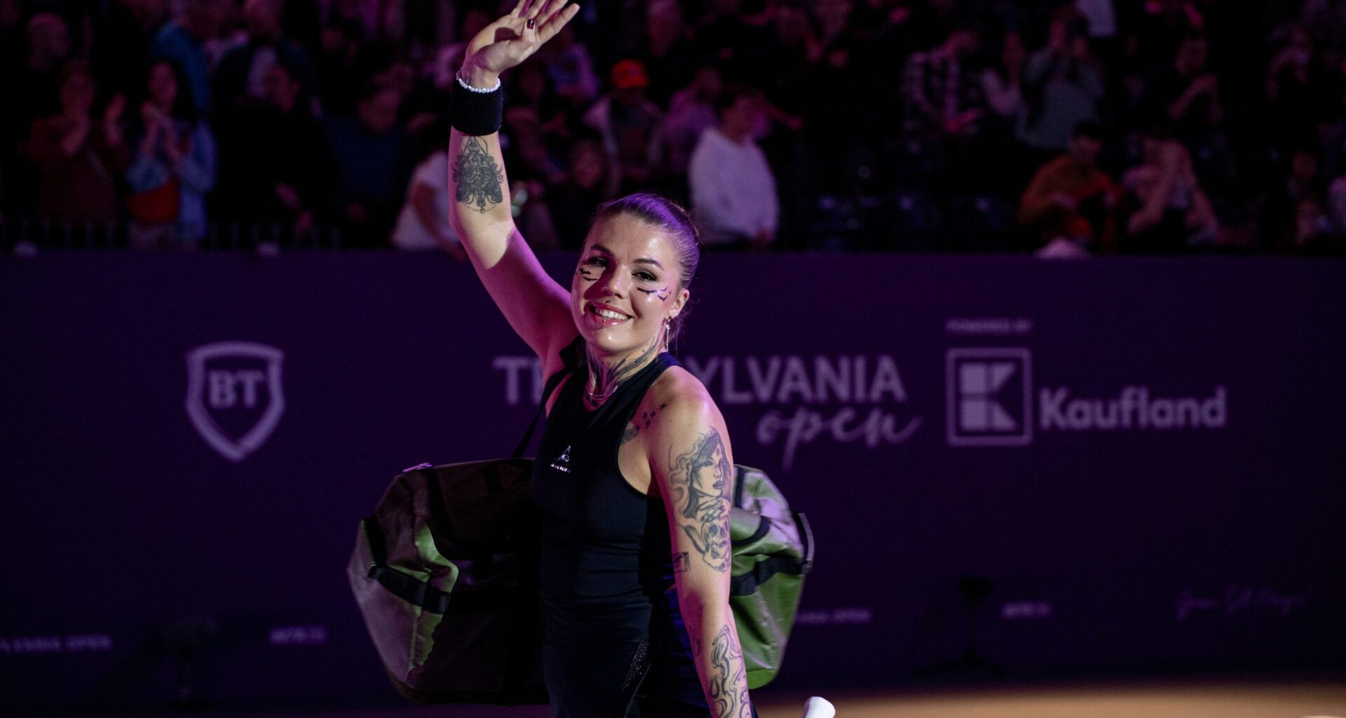 Hot shots: Two unbelievable steals by Oleksandra Oliynykova in Cluj-Napoca - WTA Tennis