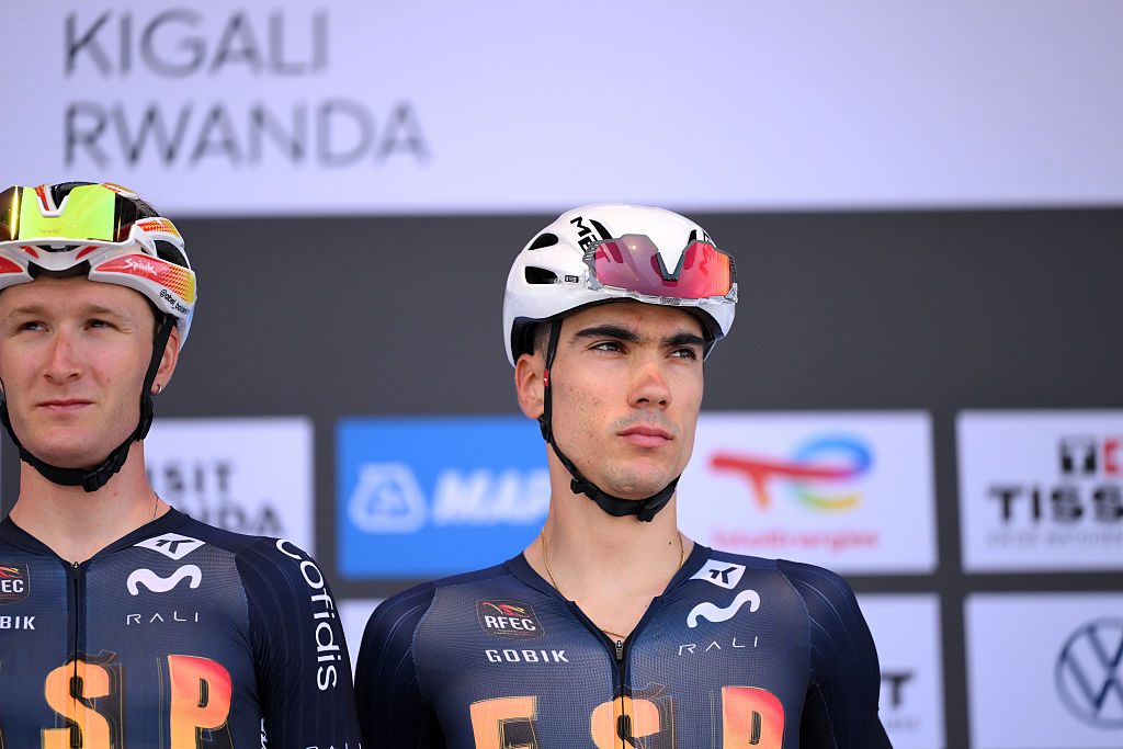 KIGALI, RWANDA - SEPTEMBER 28: Juan Ayuso and Team Spain prior to the 98th UCI Cycling World Championships Kigali 2025, Men Elite Road Race a 267.5km race from Kigali to Kigali on September 28, 2025 in Kigali, Rwanda. (Photo by David Ramos/Getty Images)