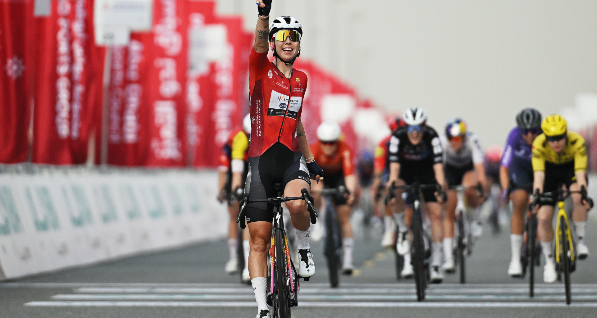 UAE Tour Women: Lorena Wiebes takes back-to-back wins after chaotic stage 2 sprint finish