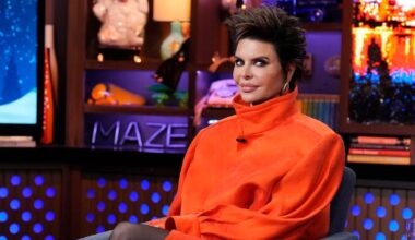 Reality Star Says Oscar Winner, 51, ‘Hit Up’ Her Young Daughters