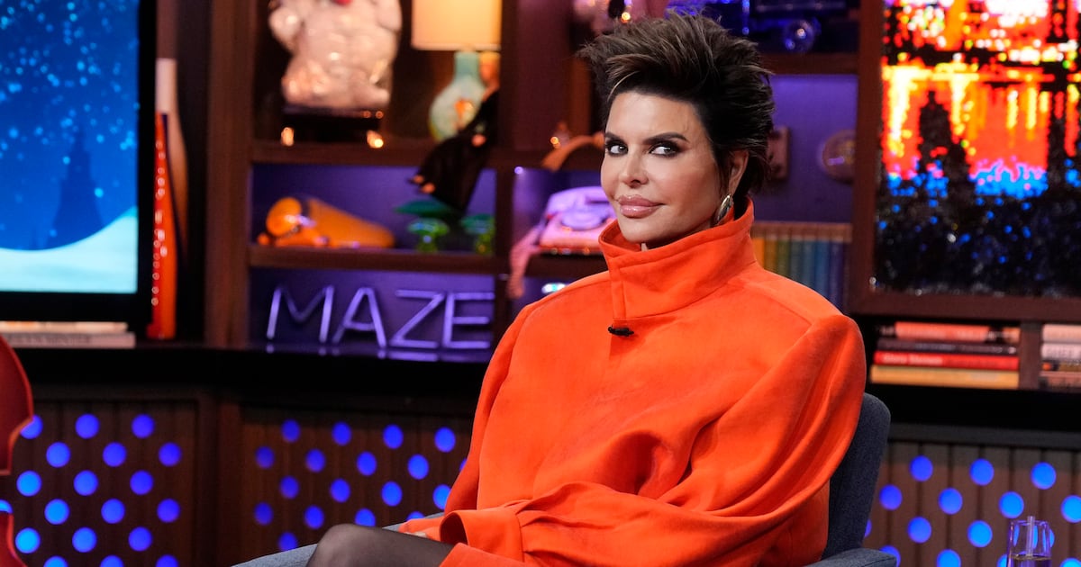 Reality Star Says Oscar Winner, 51, ‘Hit Up’ Her Young Daughters