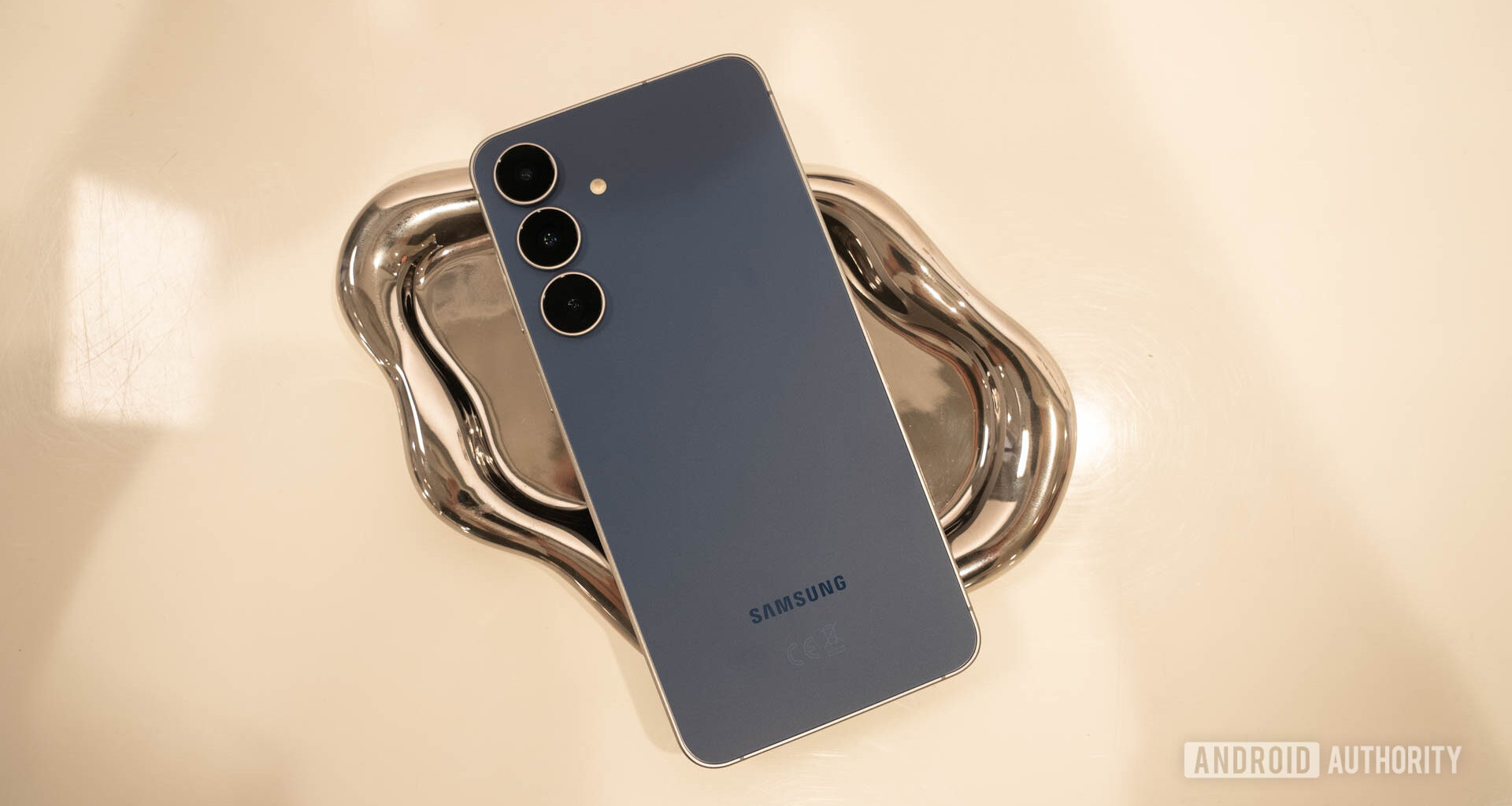 Samsung Galaxy S25 FE in Navy on silver tray