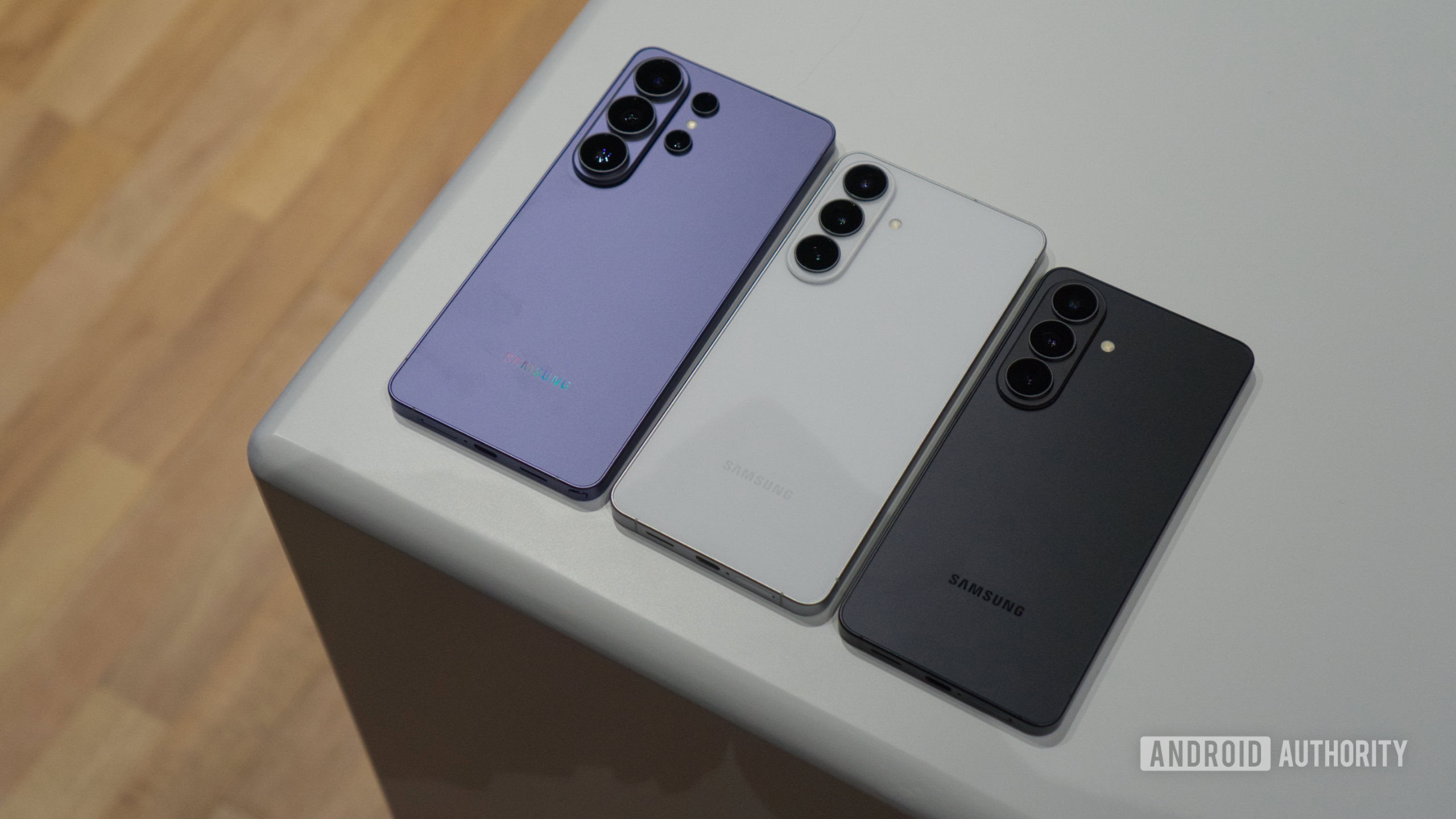 Samsung Galaxy S26 series showing backs 1