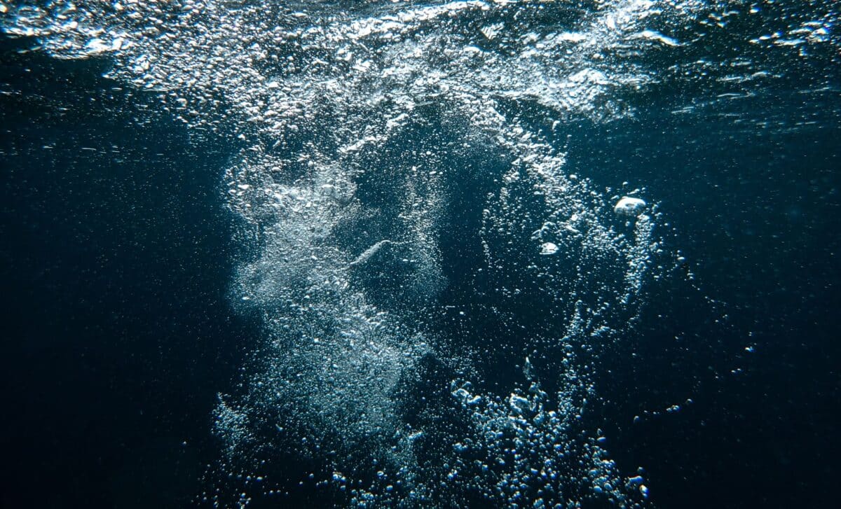 Scientists Have Discovered 1.4 Billion Year Old Air Bubbles Trapped In Salt Crystals