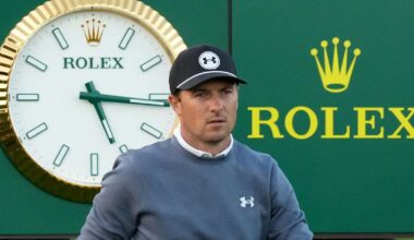 Signature Scroll: Stars left searching at Riviera