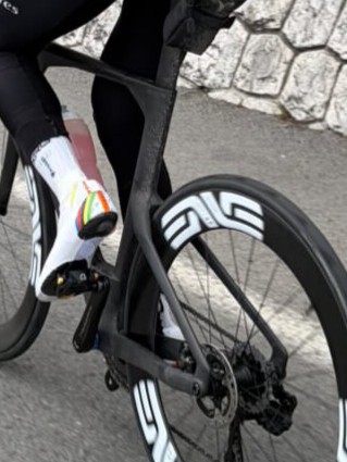 An unmarked time trial bike 