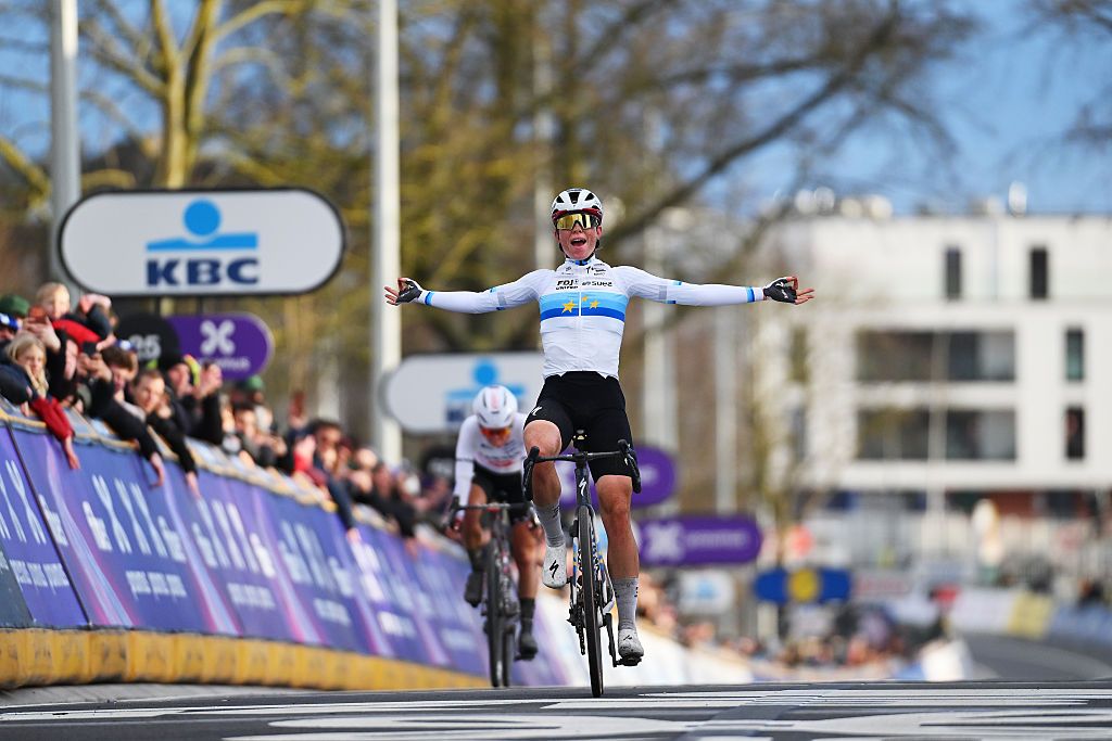 NIVONE, BELGIUM - FEBRUARY 28: Demi Vollering of Netherlands and Team FDJ United - SUEZ celebrates at finish line as race winner during the 21st Omloop Het Nieuwsblad 2026, Women's Elite a 137.2km one day race from Ghent to Ninove / #UCIWWT / on February 28, 2026 in Ninove, Belgium. (Photo by Tim de Waele/Getty Images)