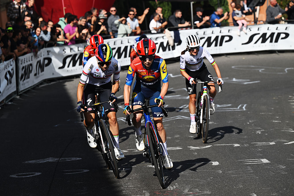 2025 Giro dell'Emilia: Niamh Fisher-Black en route to second in one of her last races of last season