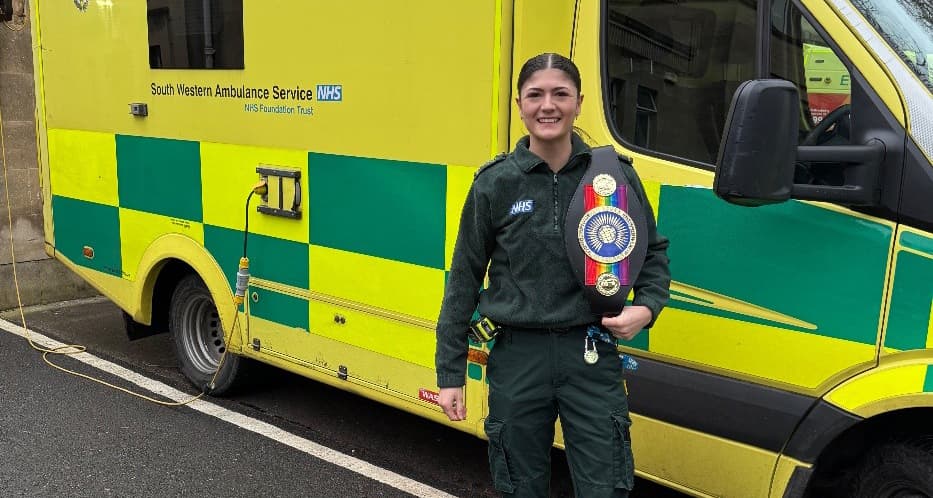 From lifesaver to boxing champion – Wiltshire paramedic wins title