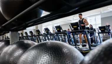 ‘I’d rather overpay and be comfortable.’ As mid-budget gyms die out, patrons face tough choices.